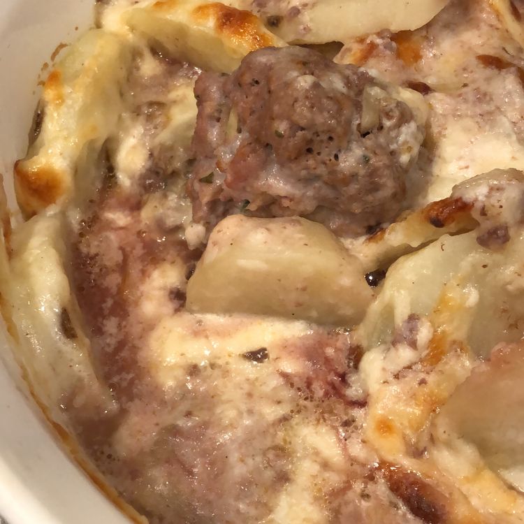 How to make POTATOES MEATBALLS: BOIL POTATOES AND SLICE THEM.